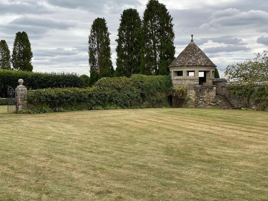 The Manor Stables Villa Sturminster Newton Exterior photo